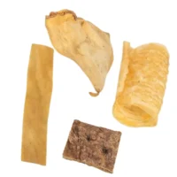 En påse Buffeltugg Mix med naturligt torkat hundtugg och hundgodis från buffel, inklusive hud och öron