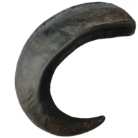 Rejält Tugghorn från Ko, mörkt i färgen. Passar större hundar.