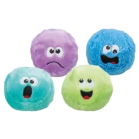 En rund, mjuk hundboll i återvunnen plysch med ett sött ansikte, lämplig för lek och hundträning.