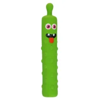 En rolig grön hundleksak i latex från Dog Comets, formad som ett knasigt litet monster med horn och ett stort öga.