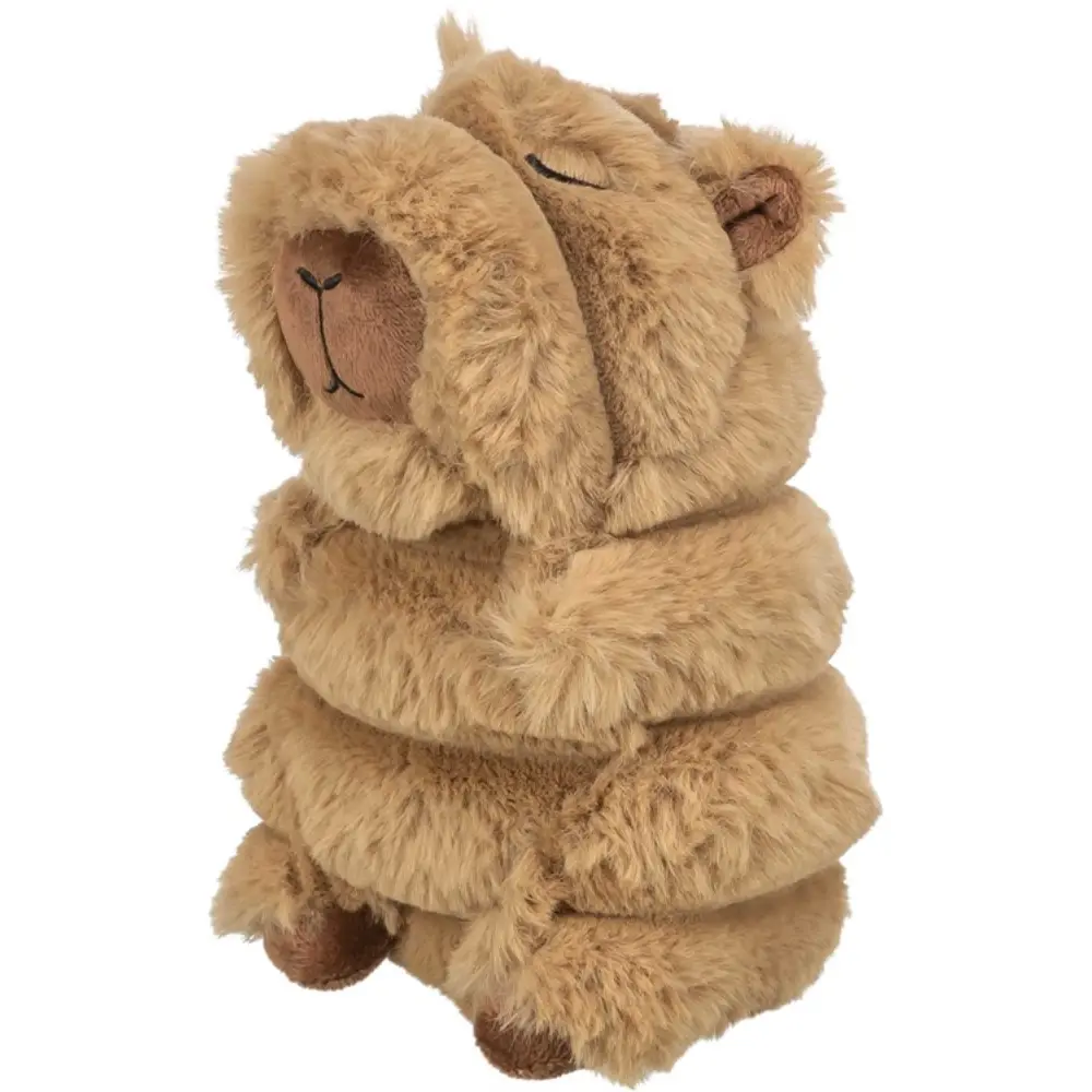 Brun kapybara hundleksak i mjuk plysch som sitter upprätt.