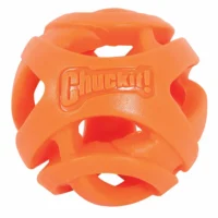 Orange Chuckit! Air Fetch Ball med ihålig design för förbättrad andning hos hundar under lek.
