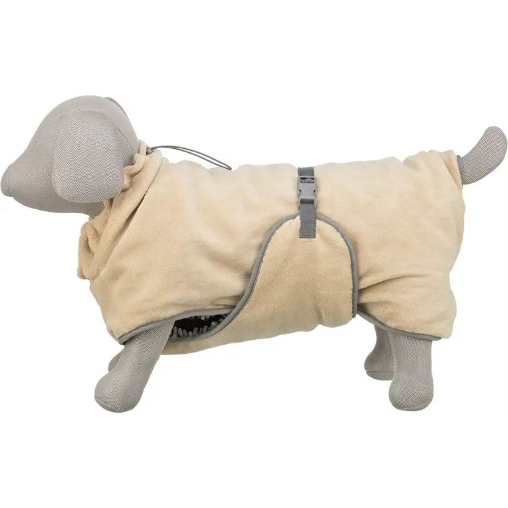 Trixie beige och grå badrock i mikrofiber för hund. På en hund